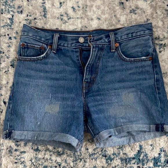 Levi’s High waisted light wash denim jean shorts - Picture 1 of 3